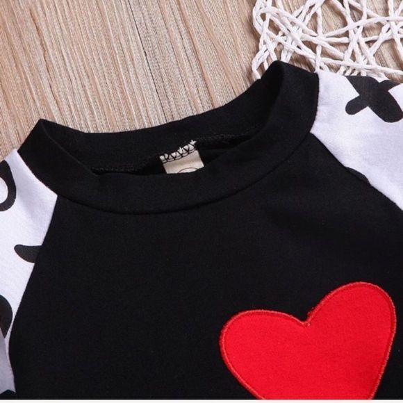 Infant Valentine Two Piece Set XOXO Hugs and Kisses Black White Red Heart Outfit - Picture 2 of 8